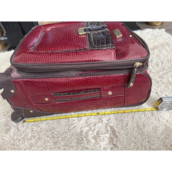Samantha Brown Red Croc Embossed Carry On Luggage Spinner Wheels Travel Bag - Picture 11 of 13